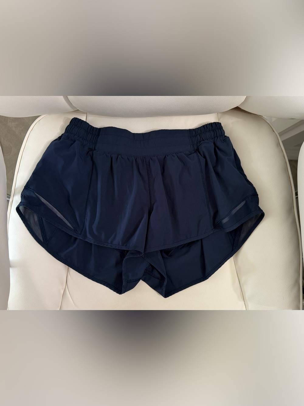 Lululemon hotty hot low rise 2.5 lined shorts